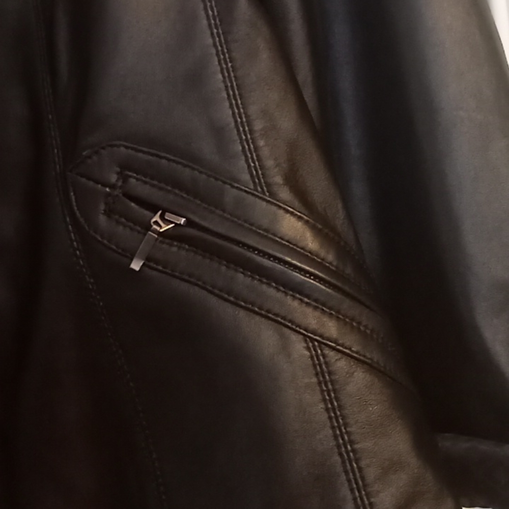Leather jacket - Picture 2 of 4
